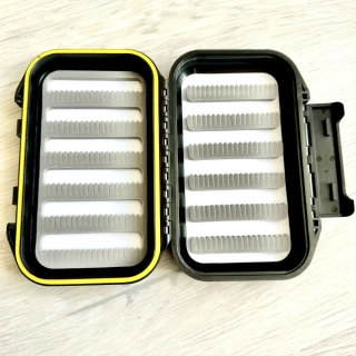 ČERNÁ MUŠKAŘSKÁ KRABIČKA - Medium